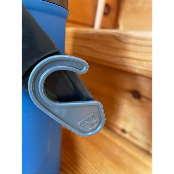 Igloo Proformance® 1/2 Gallon Water Jug, Black & Blue with Hanger Handle - Picture 4 of 8